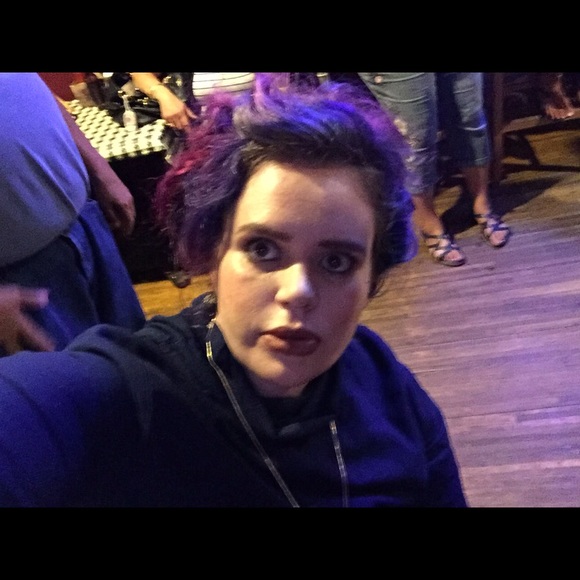 Meet Erin, a NYC pro make up artist and stylist - Picture 2 of 5